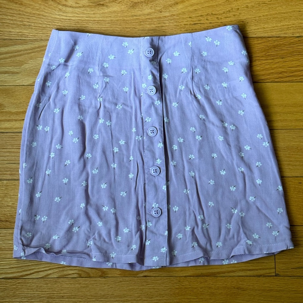 1990s purple floral button skirt with white flowers very lightweight and flowy